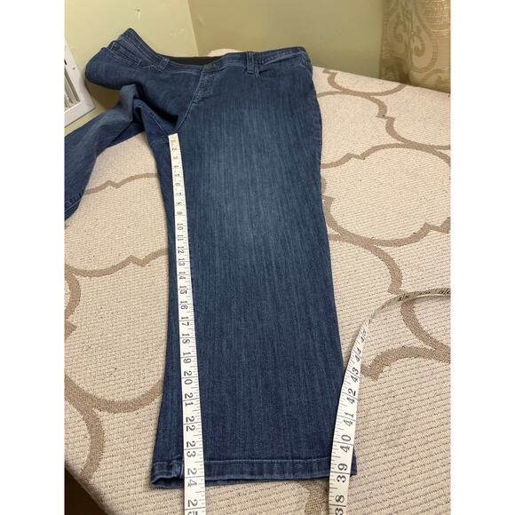 Chico’s Fabulously Slimming Cropped blue jeans, size 2.5 crop/ 14 - Picture 7 of 12